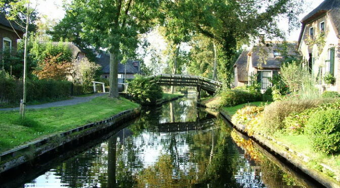This Beautiful Village In The Netherlands Is Famous For Its Lack Of Roads. Check It Out!