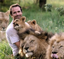 Kevin_Richardson_with_lions