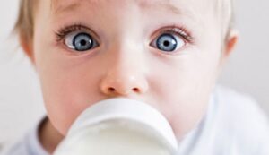 baby-breast-milk-bottle