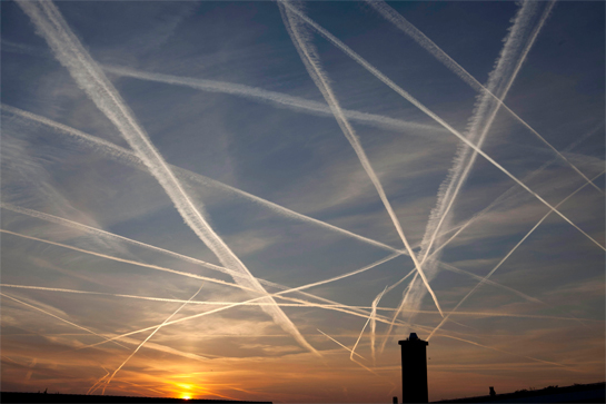 Chemtrails Vs. Contrails – What’s Really Going on?