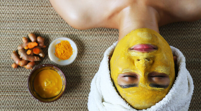 How to Make The Best Natural Turmeric Face Mask