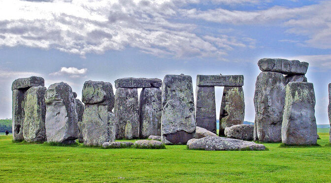 “Superhenge” Excavation Reveals Big Surprise: Is Stonehenge Larger Than We Thought?