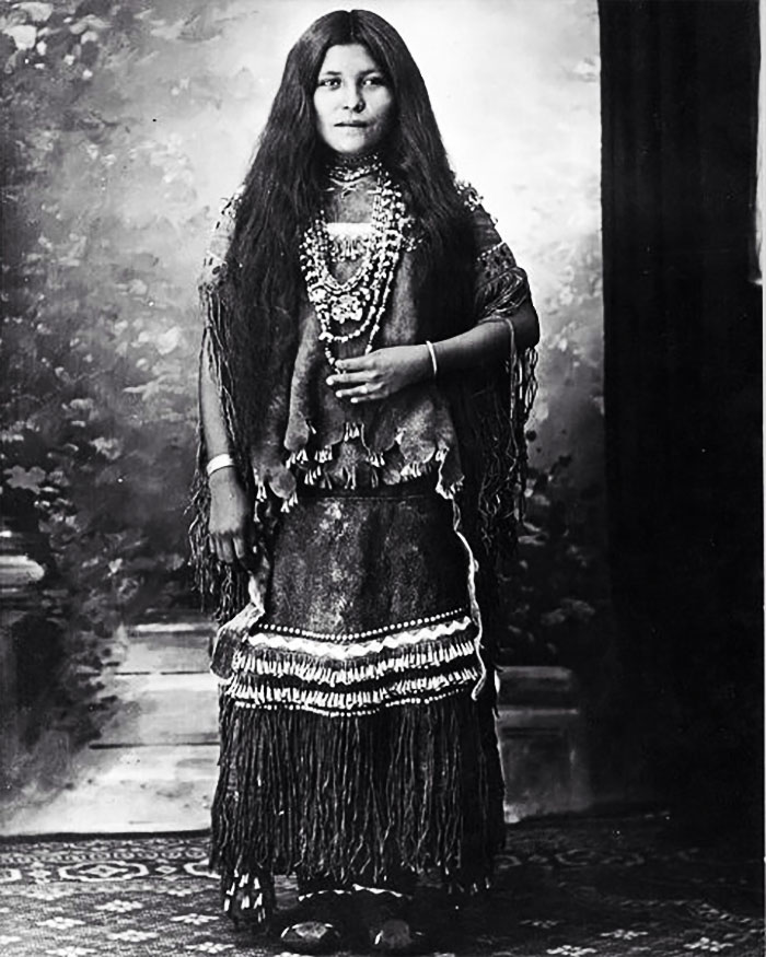vintage-native-american-girls-portrait-photography-12-575a6d275bec2__700