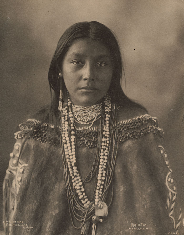 vintage-native-american-girls-portrait-photography-2-575a5eb8ae773__700