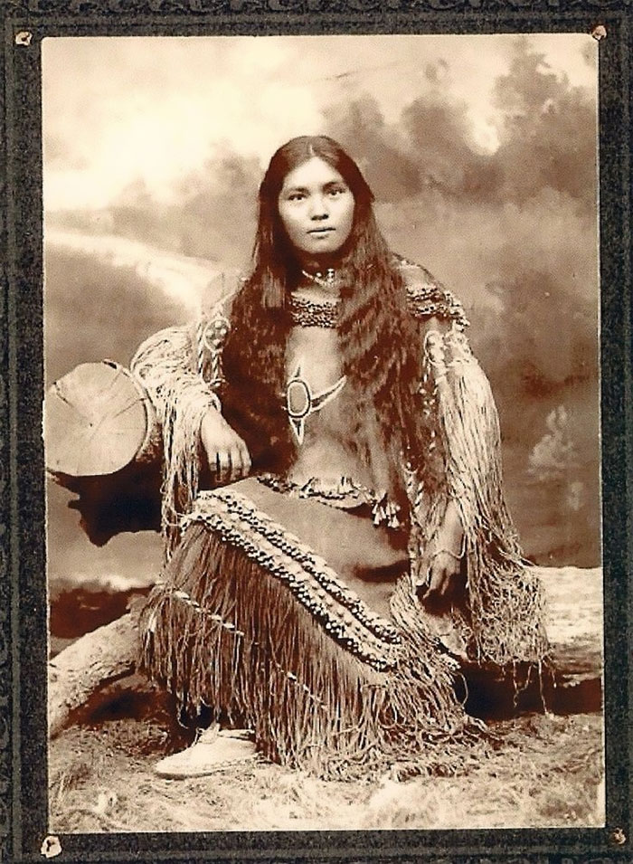 vintage-native-american-girls-portrait-photography-4-575a628b4db32__700