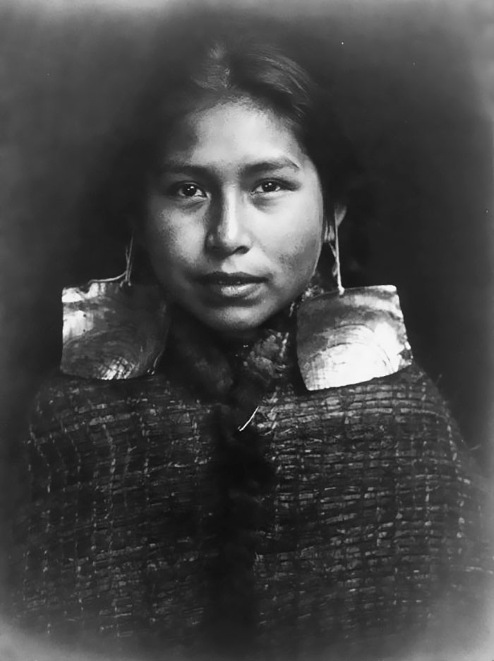 vintage-native-american-girls-portrait-photography-5-575a647dc2266__700
